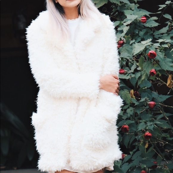 🖤🤍Ivory Shaggy Ultra Soft Teddy Coat🤍🖤 - Picture 4 of 5